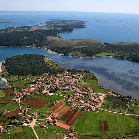 Apartment Luka Pomer